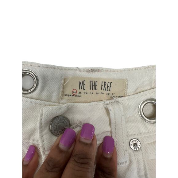 We The Free Grommet White Button Fly Denim Distressed Cut Off Shorts Size 24 - Picture 3 of 8